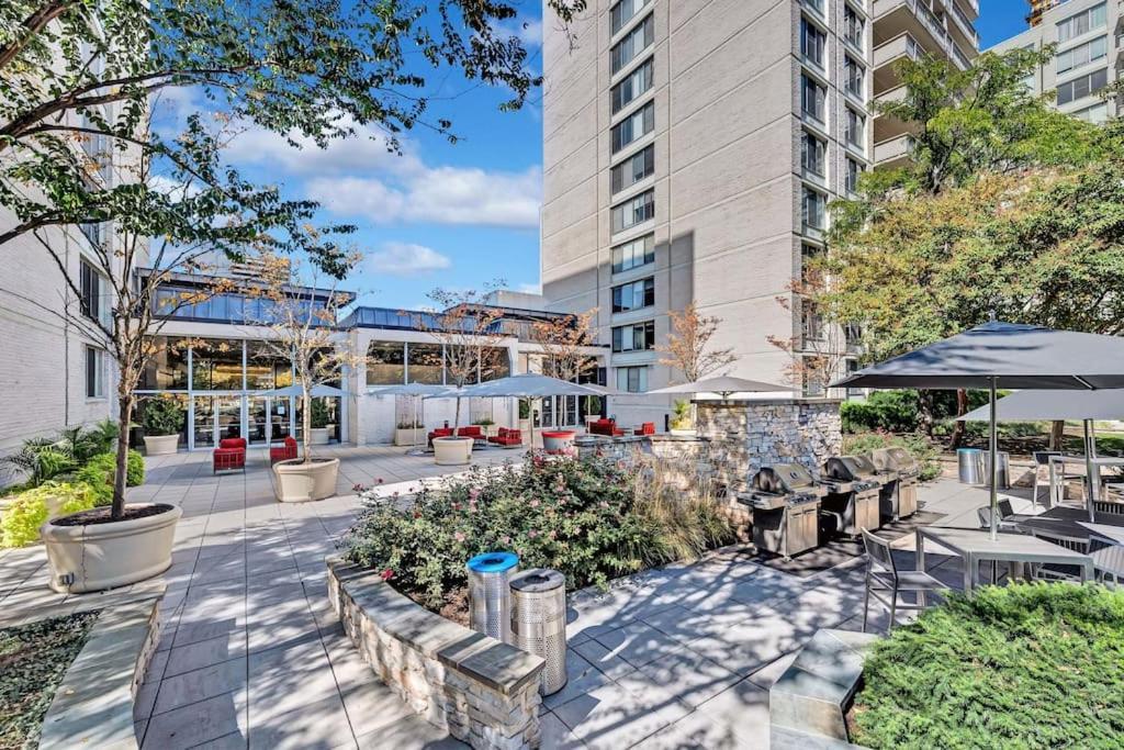 Charming Apartment At Crystal City With Amazing Amenities Arlington Extérieur photo