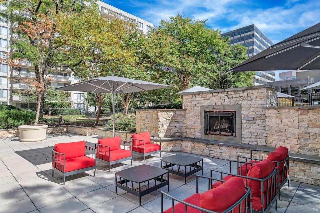 Charming Apartment At Crystal City With Amazing Amenities Arlington Extérieur photo